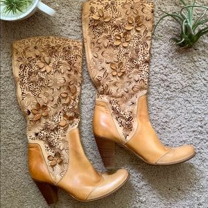 Anthropologie laser cut floral boots Tentazione 37